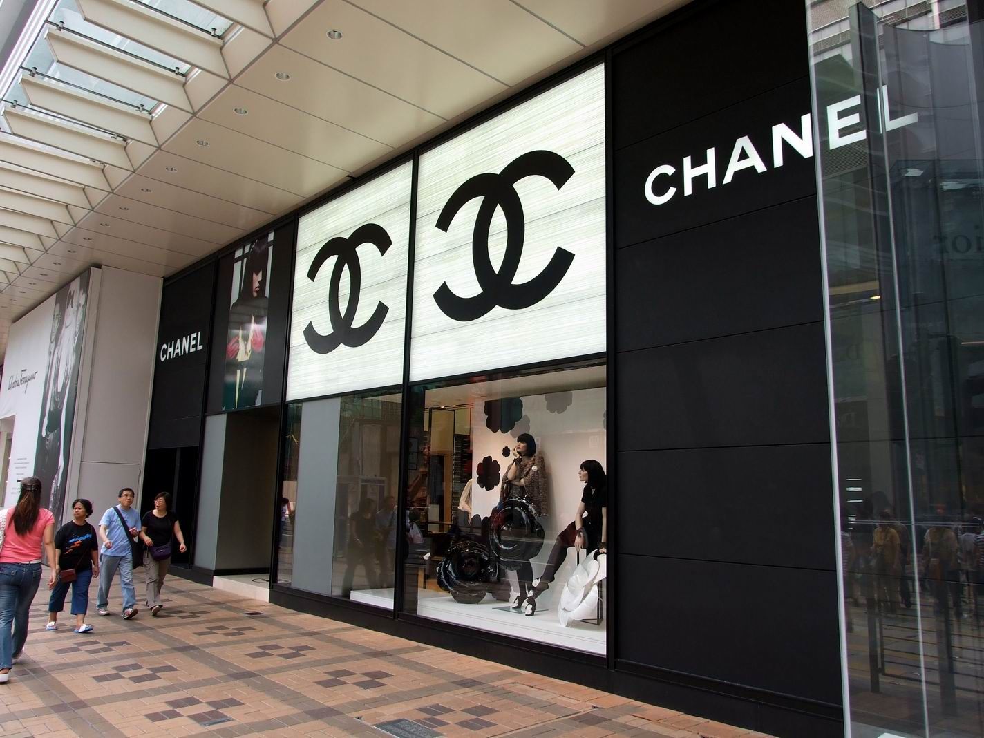 Why Chanel doesn't need an e-commerce