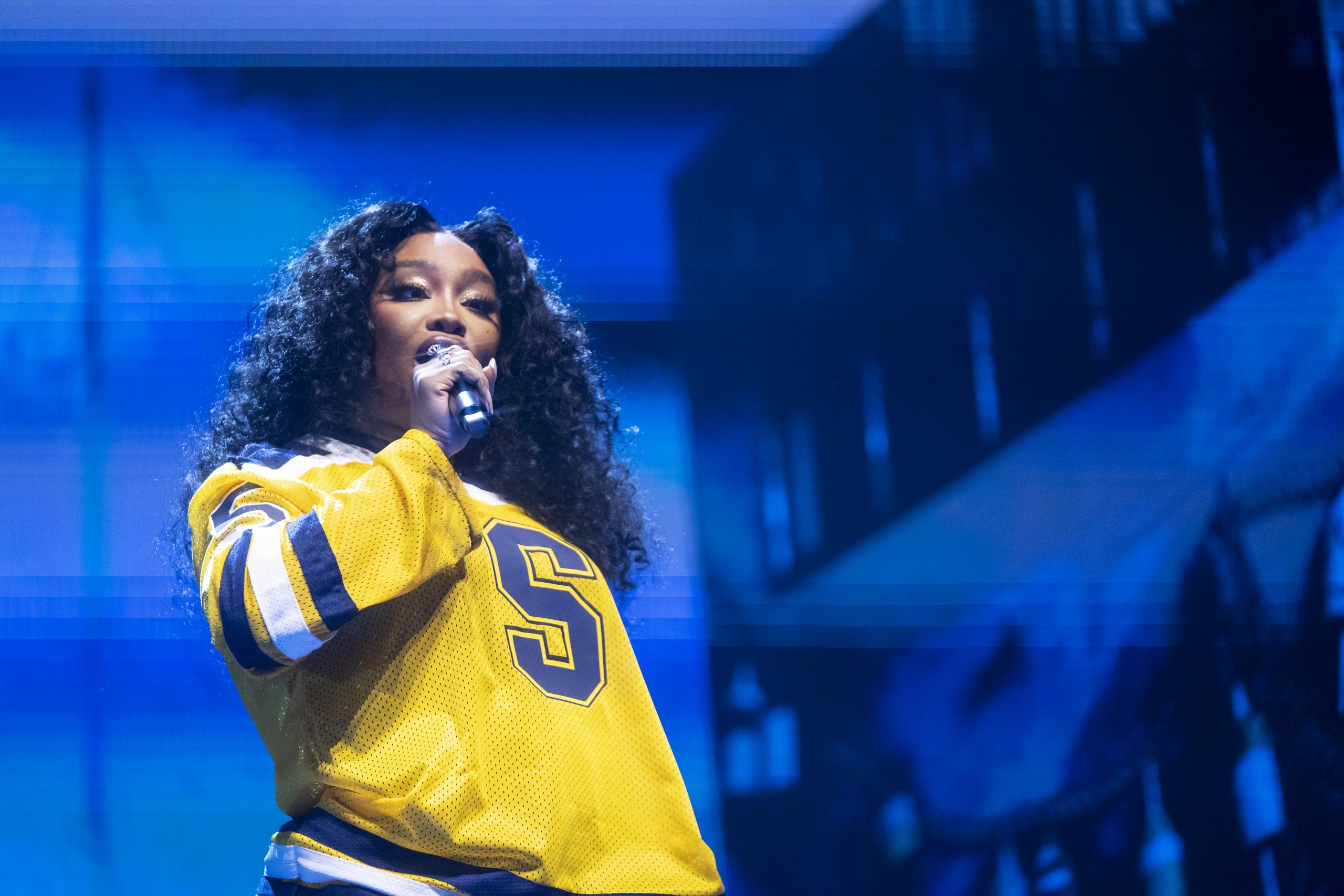 SZA sells out Capital One Arena with a magical concert - The Diamondback