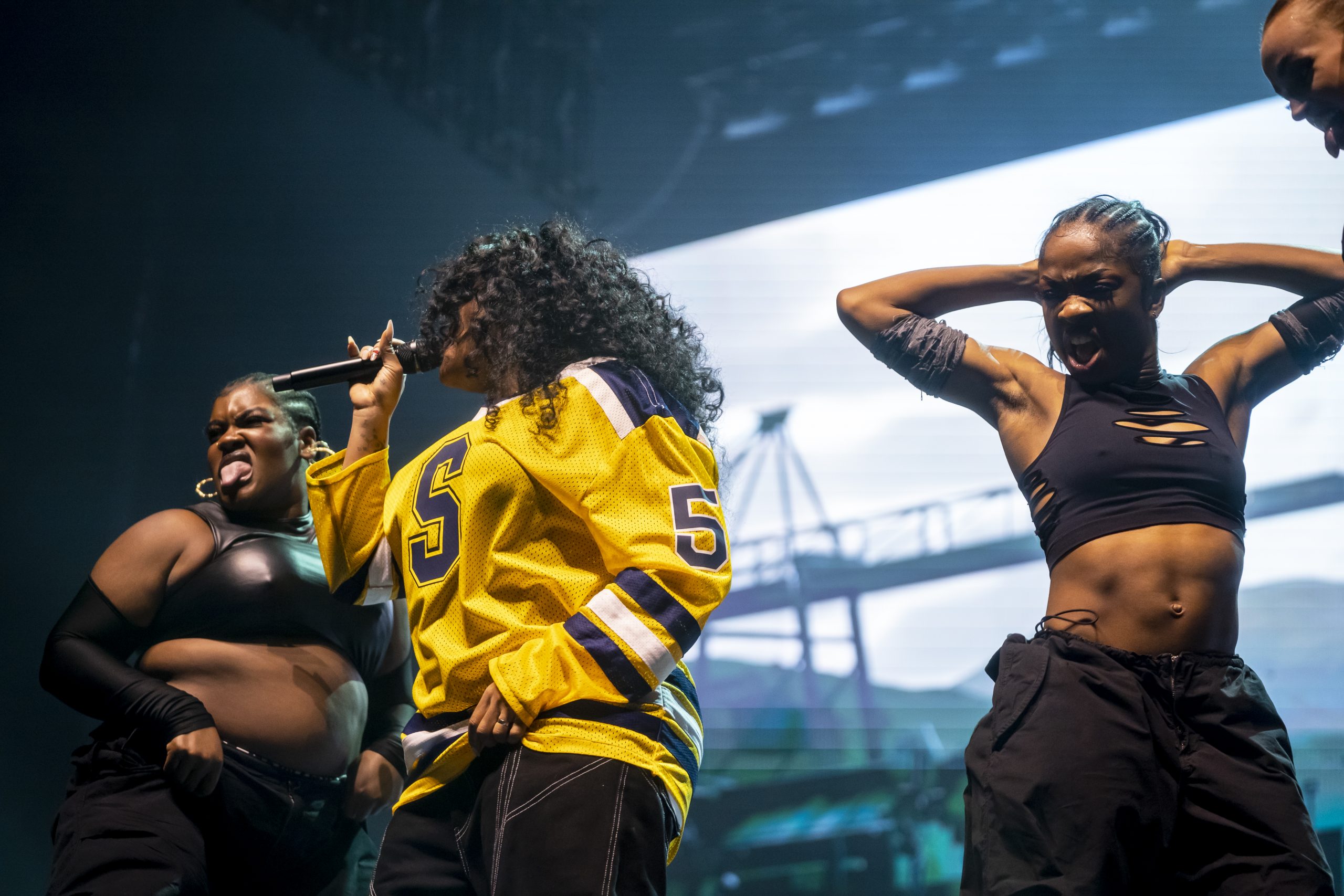 SZA sells out Capital One Arena with a magical concert - The Diamondback