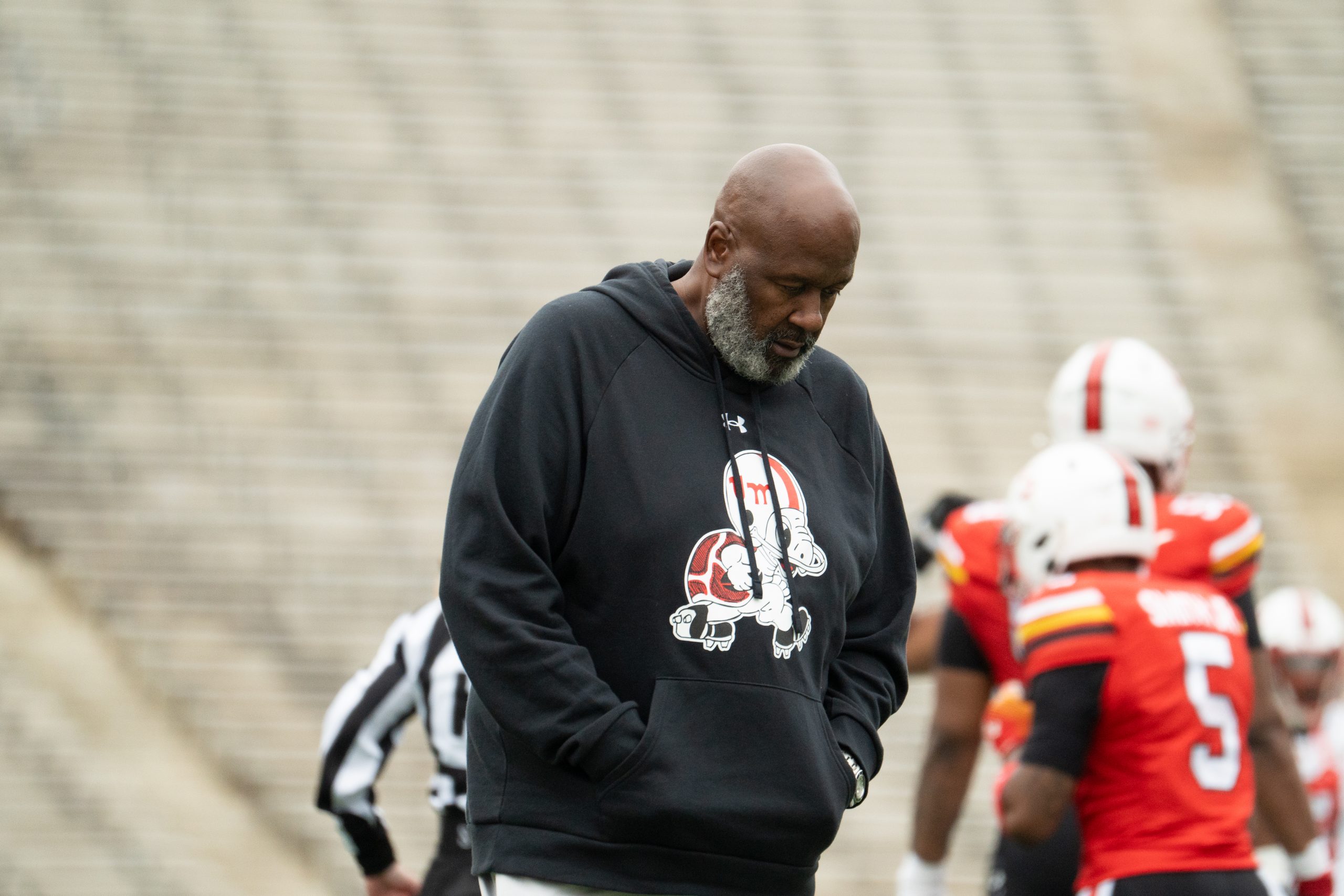 Diamondback Sports Digest Fútbol booms, football dooms